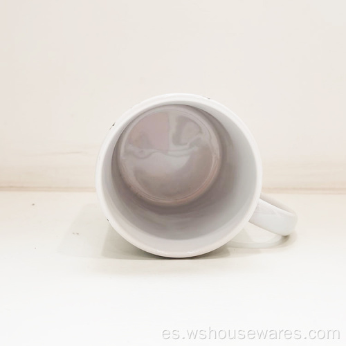 Taza de té de copa de cerámica de café destacada